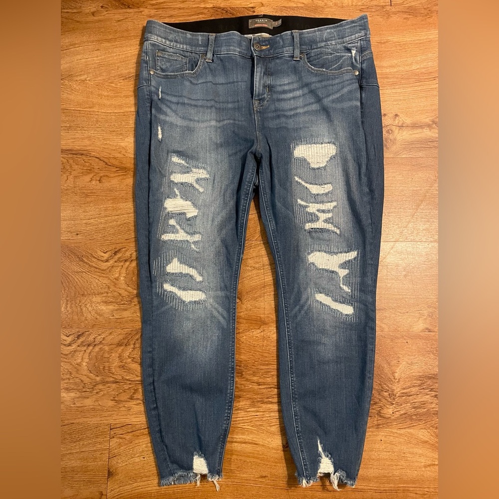 Torrid bombshell distressed woman’s skinny jeans size 18 short